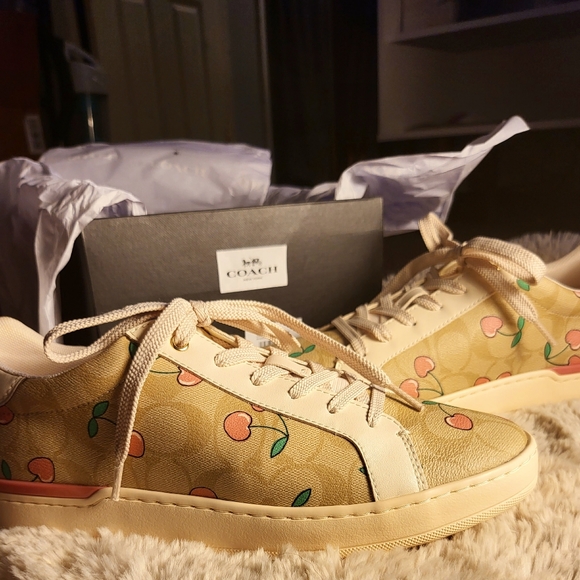 Coach Clip lowtops sneakers in signature canvas with heart print size 10 - Picture 3 of 4